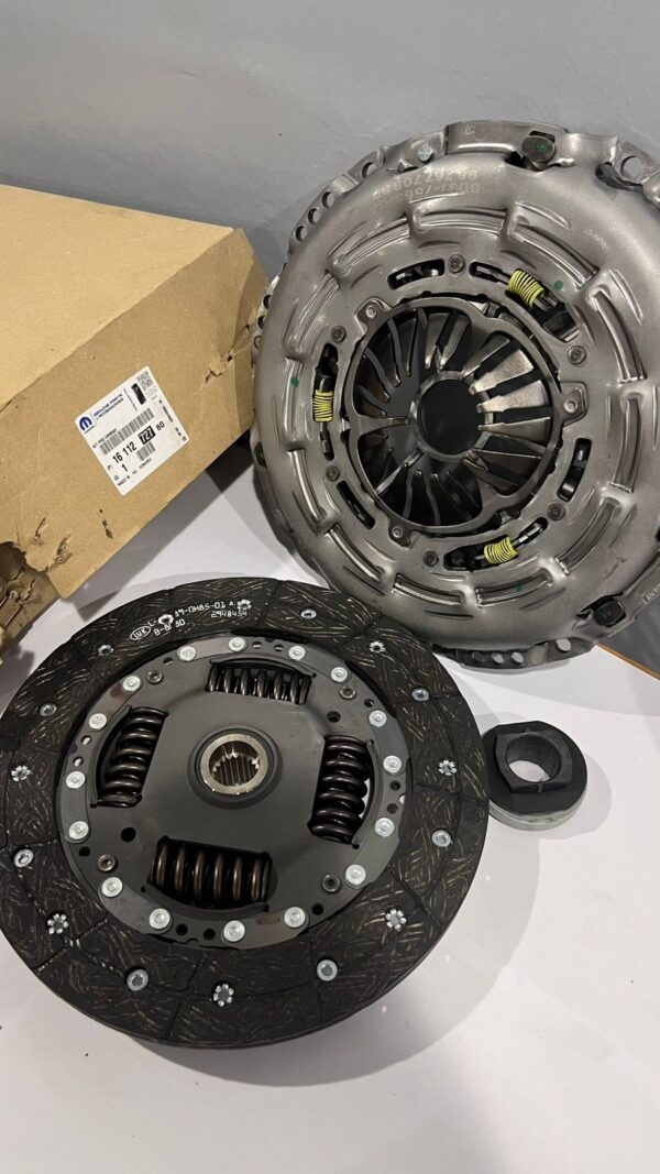 1611272780 CLUTCH KIT